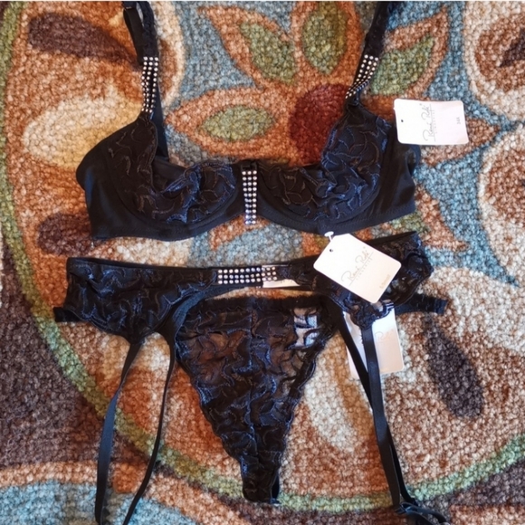 Rene Rofe Black Lace Garter Belt - Picture 5 of 5